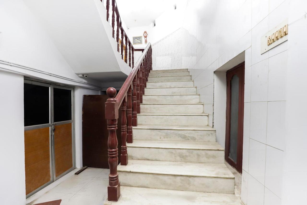 Oyo 65719 Sree Ganesh Mahal Hotel Siruseri Eksteriør billede